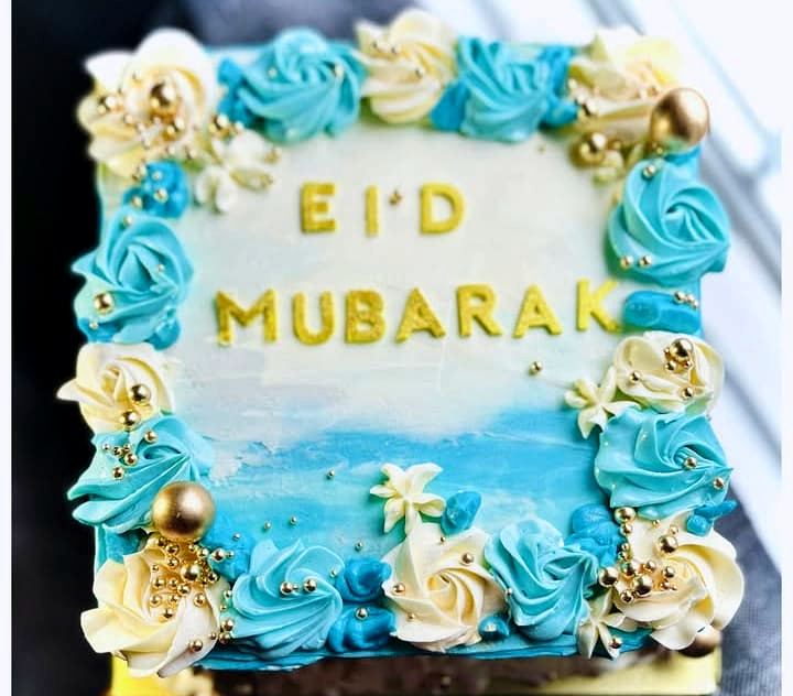 A blue and gold cake piped for Eid